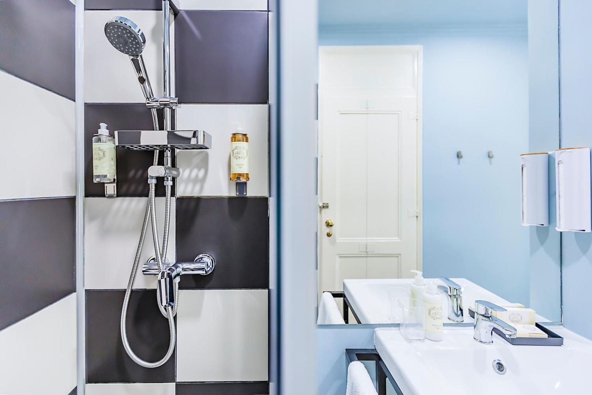 Lr Guest House Lisbon Bagian luar foto