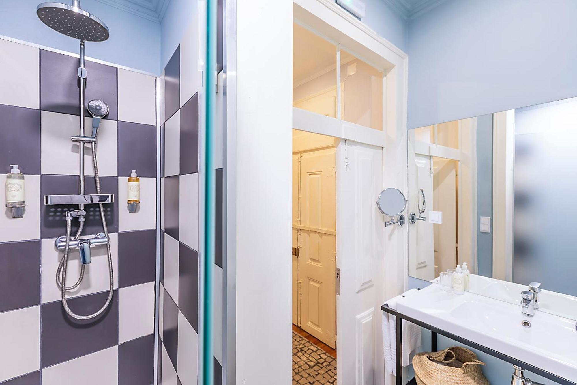 Lr Guest House Lisbon Bagian luar foto